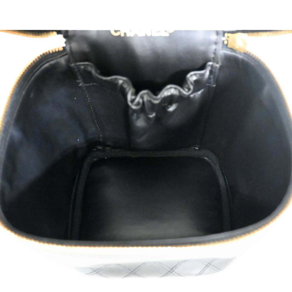 CHANEL Black Lambskin Leather Vanity Bag - Picture 6 of 10